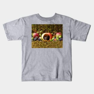 wild house mouse  in a apple Kids T-Shirt